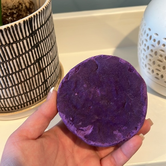 NWT - Lush Kitchen Exclusive Plum Snow
Bubble Bar - Picture 2 of 2